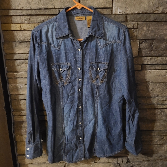 Women's Wrangler button down - Picture 1 of 3